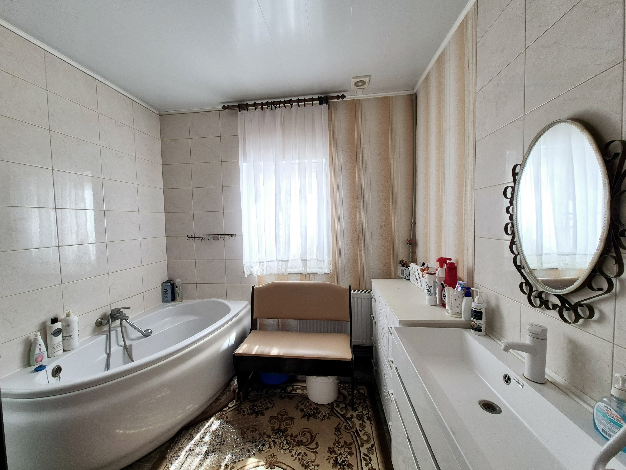 🏡В продаже 2-х этажный дом в районе парка "Дружбы", "Глории Джинс" по улице Королева ~ общая площадь 116 м² ~ участок 6 соток (ухоженный участок с плодовыми деревьями) Дом находится под видеонаблюдением. Покрытие двора - тротуарная плитка, есть место для двух автомобилей. ~ Большой подвал,...