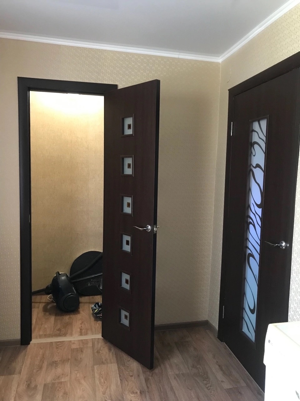 Продается 2-комнатная квартира в г. Молодогвардейск улица Коцюбинского. 3 этаж/4-х этаж. дома 42,90 кв.м угловая (теплая).В квартире две изолированные комнаты, установлено индивидуальное отопление (газовый котел),установлены М/пластиковые окна.Квартира с новым ремонтом , заменена сантехника,электропроводка.Кв...