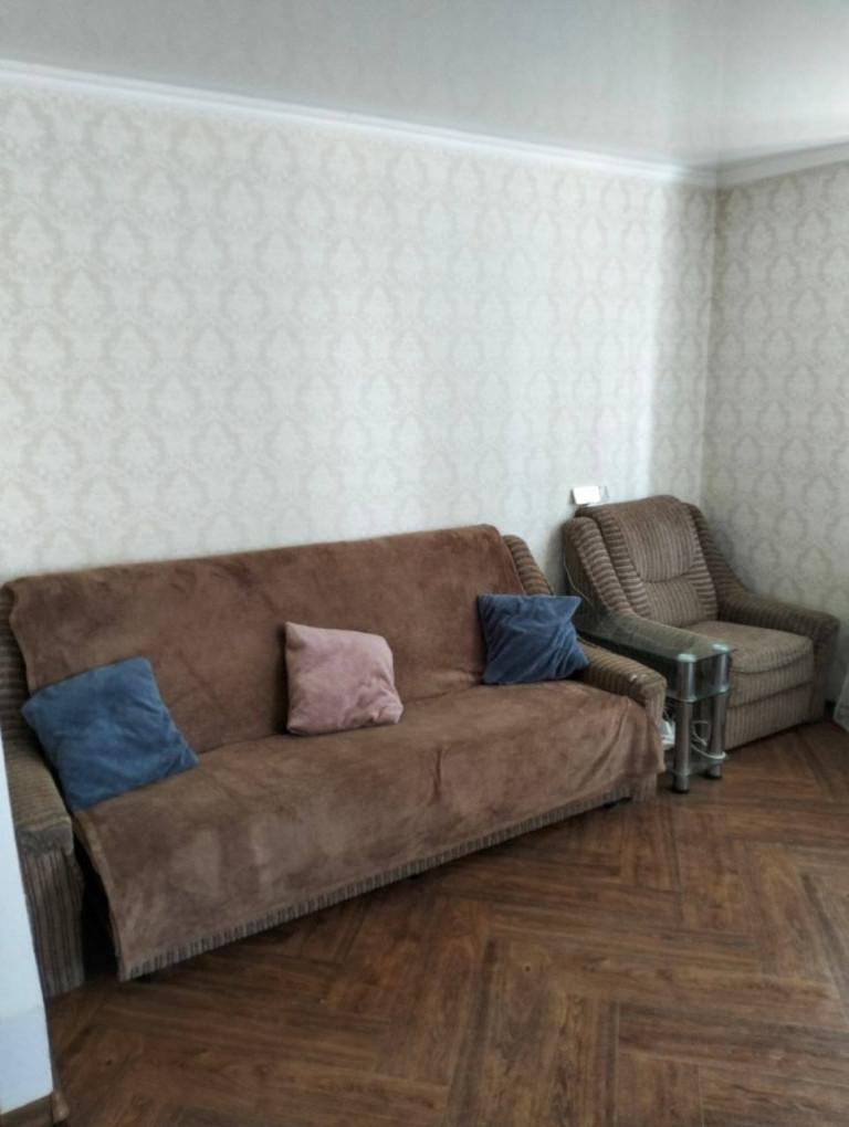 Продам 2кк!в Артемовском р-не, площадь 53 КВ.м, квартира -студия,в квартире выполнен хороший качественный ремонт, окна МП,новые радиаторы,совмещённый санузел, бойлер,встроенная кухня,5эт/5, Документы РФ. Цена 4 700 000р Тел.+79591583248 Роман...